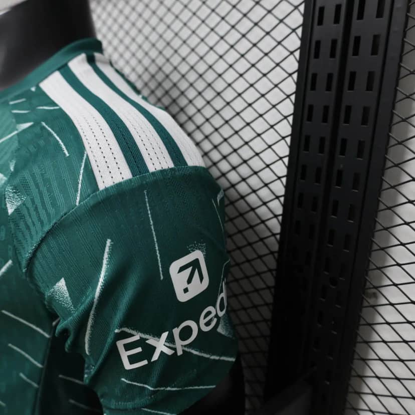 2026/2027 Player Version Liverpool Goalkeeper Green Shirt--6
